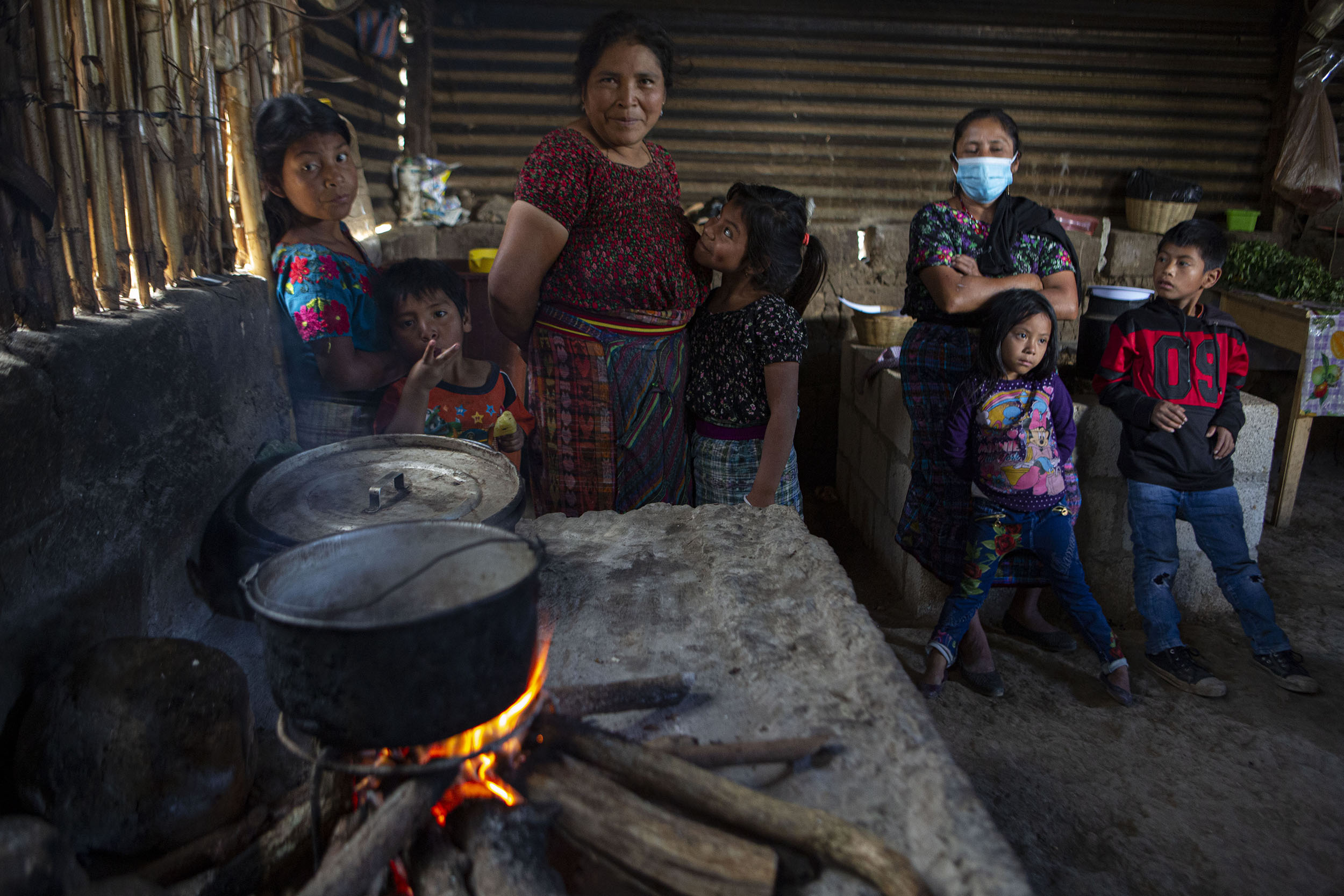 foto de familia hirviendo agua