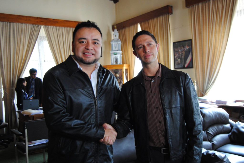 Diego Raúl Meckler, nuevo jefe de la Policía Municipal de Tránsito, Le acompaña el síndico Diego Morales. Foto: Facebook.