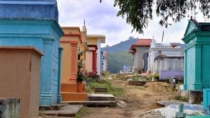Las municipalidades contrataron servicios de manera directa para remozar los cementerios municipales. (Foto: Guatemala.com)
