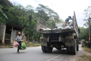 Jacaltenango cuenta con un camión para recolectar la basura que generan los vecinos. Foto: José Bernardino Francisco