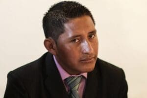 Oswaldo Ical se desempeña como periodista en el departamento de Quiché. Ha sido víctima de agresiones por su labor. (Foto: Nómada)