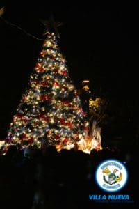 Villa Nueva contrató los servicios para instalar un árbol navideño de 7 metros. (Foto: Muni de Villa Nueva)