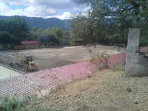 En el estadio de San Pedro Ayampuc ya comenzó el movimiento de tierra. (Foto: Ojoconmipisto)