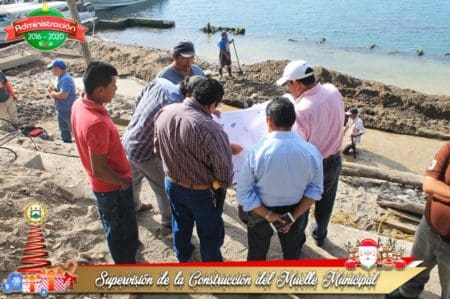 El alcalde y miembros del concejo municipal llegaron el 7 de diciembre de 2016 a supervisar los trabajos. Foto: FB Municipalidad.