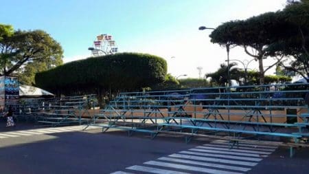 Los graderíos son portátiles y desmontables. Foto: Municipalidad Villa Nueva, FB