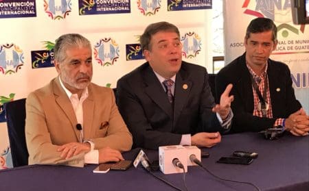 Carlos Contreras, presidente del IGSS, asistió a la asamblea de la Anam.