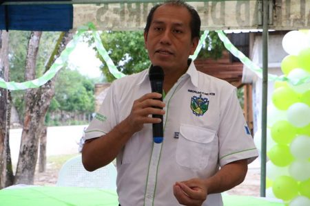 los René Caal se reeligió como alcalde en 2015 con Lider. / Foto: Facebook