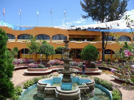 Pedro Par Par es el alcalde de la municipalidad Santa Clara La Laguna. Se reeligió en 2015 por el recién cancelado partido Lider/ Foto: Facebook Municipalidad.