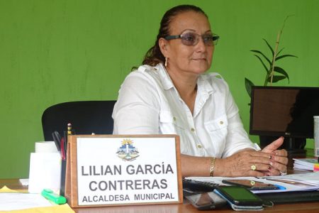 Lilian Piedad García Contreras desempeña por primera vez este cargo. Ella sustituyó a Rolando Santa María, también de la UNE.