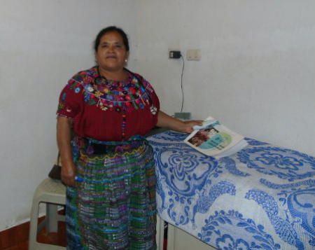 María Emilia Quexel, comadrona de Sumpango, en su lugar de trabajo. Foto: Angélica Cubur 