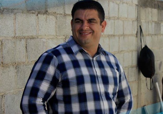 Cinco de sus actuales miembros del concejo municipal también buscan reelegirse.