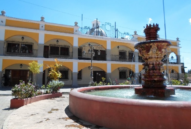 Los vecinos de Santa Catarina Barahona ocuparon 20 buses para realizar la excursión a la playa que la municipalidad pagó (Foto: mapio.net).