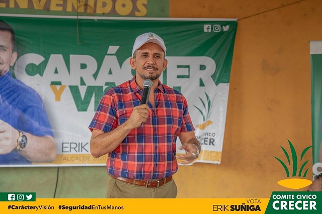 La hija de este alcalde de 43 años fue electa concejal en el vecino municipio de Malacatán, San Marcos (Foto: Facebook Erick Súñiga).