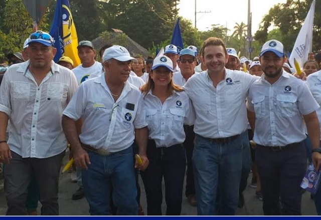 Mario Mejía, padre e hijo con el mismo nombre, el padre corre por la alcaldía de Iztapa y el hijo por una curul en congreso por Escuintla (Foto: Facebook Prosperidad Ciudadana)