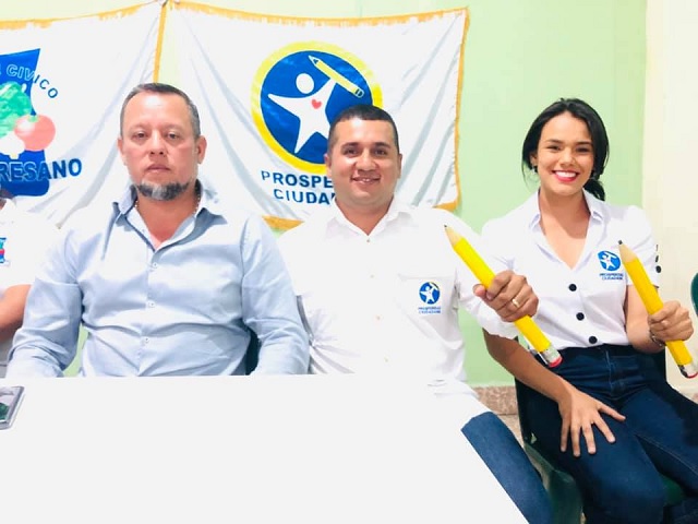 Marvin Zepeda correrá con el comité Cívico Progresano, y apoya al Partido Prosperidad Ciudadana a través de la candidatura a diputado de su hijo (Foto: Facebook Prosperidad Ciudadana).