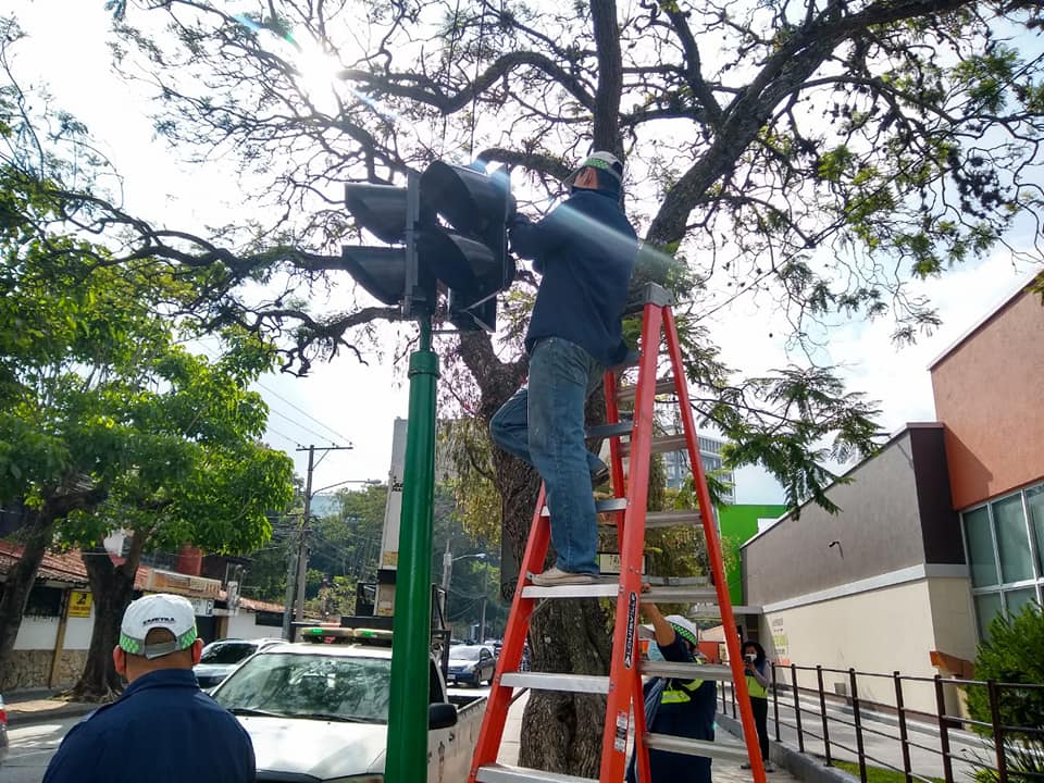 El sistema de semáforos  en la capital guatemalteca se cambiará tras mas de 20 años con el mismo.
