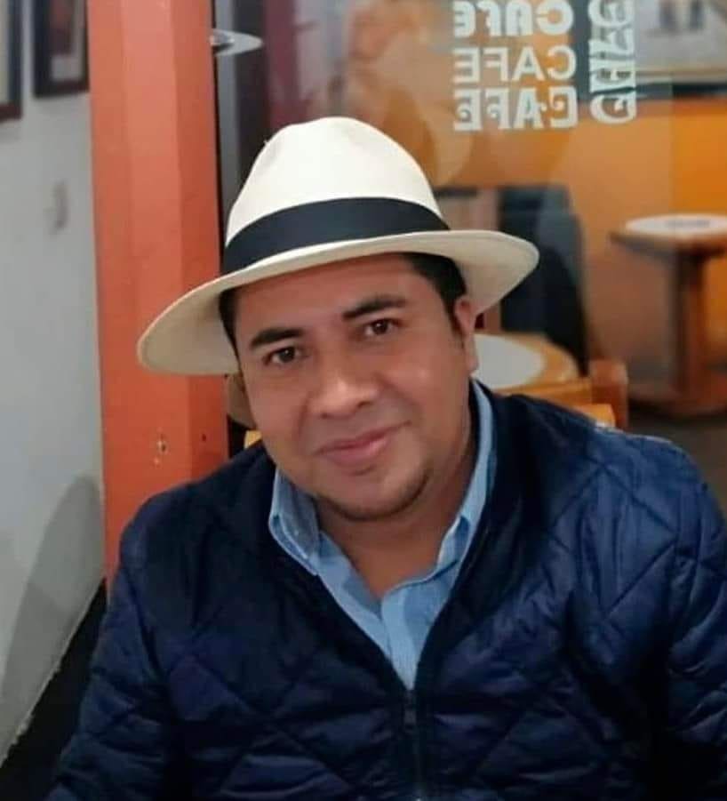 Pablo Pedro Yax es maestro de educación primaria con estudios universitario en derecho. Se postuló como candidato a diputado con el partido Podemos.