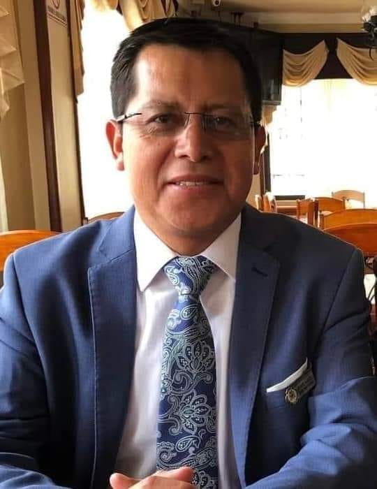 Rolando Vásquez Cua es comerciante, tiene pénsum cerrado de Ingeniería Civil, participó como candidato a la alcaldía municipal con el partido Unidad Nacional de la Esperanza (UNE) en las pasadas elecciones