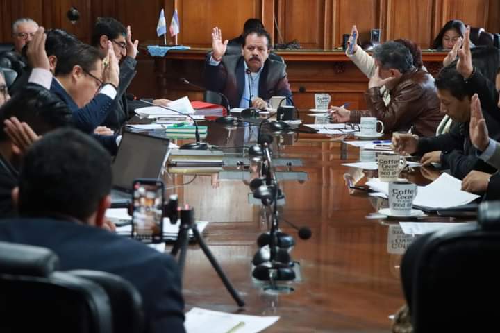Las transmisiones en directo de las sesiones que realiza los concejales de oposición, tienen molestos a los funcionarios allegados al alcalde Juan Fernando López.