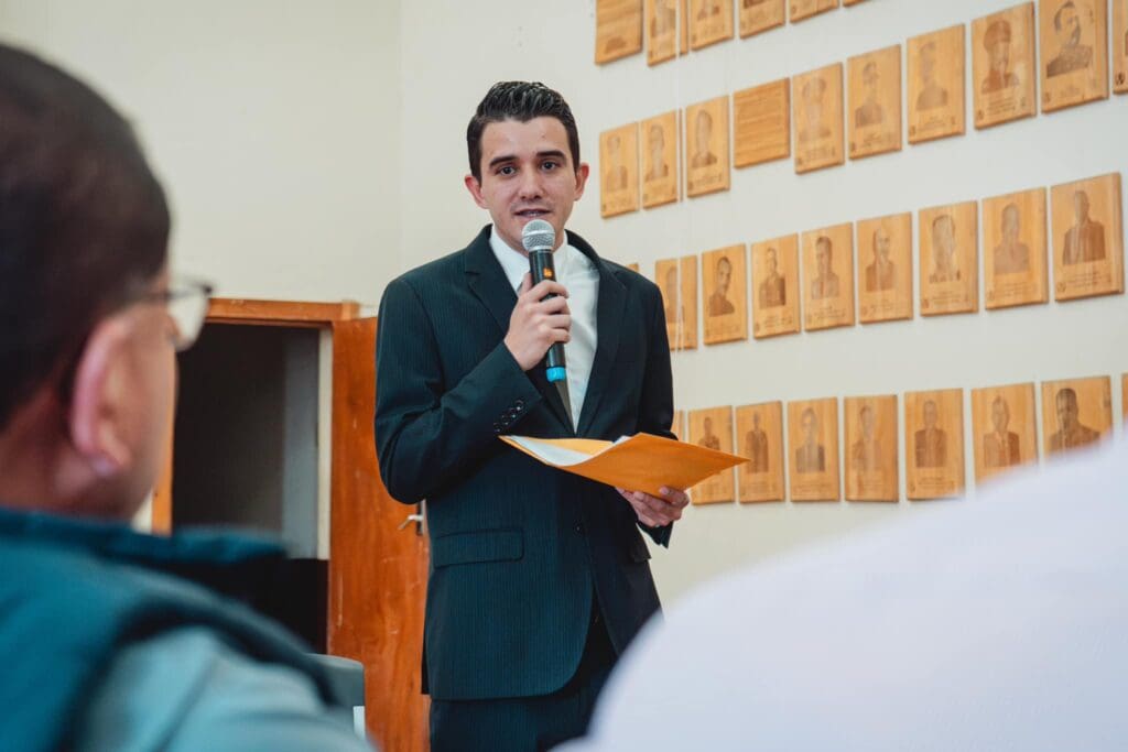 El presidente Bernardo Arévalo designó a Diego de León como su representante.