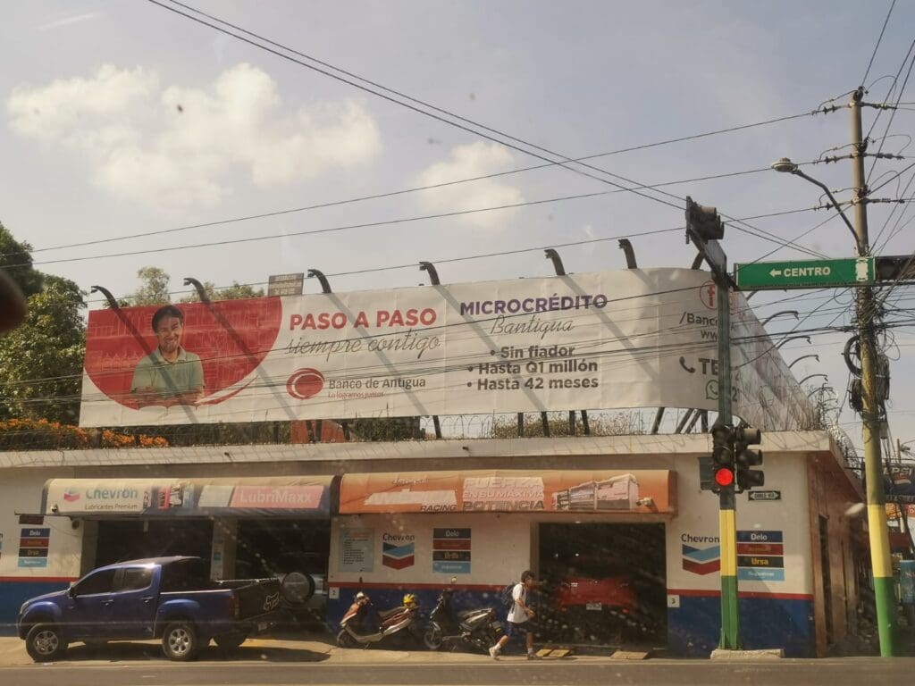 Son más de Q10 millones en compras fraccionadas a tres proveedores relacionados. Sus productos estaban sobrevalorados. 