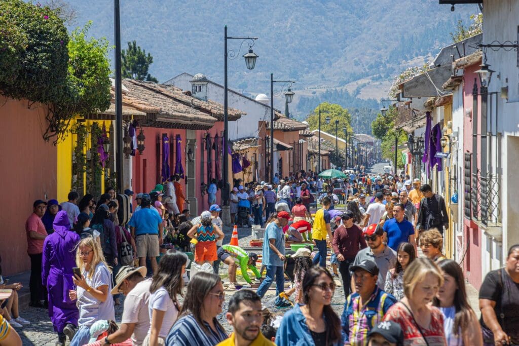 El Inguat reportó 1 millón 202 mil 626 personas que visitaron La Antigua Guatemala durante la Semana Santa 2024.