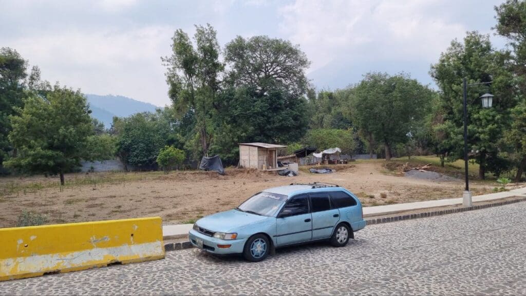 El concejo anterior aprobó una licencia de cambio de uso de suelo. El Cocode de Santa Isabel y El Calvario presentó un recurso de reposición que rechazaron, pero un juzgado falló a favor de ellos.