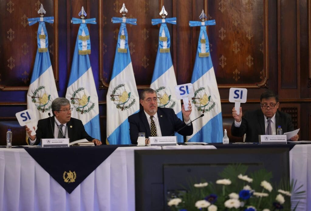 Durante la tercera reunión del Consejo Nacional de Desarrollo Urbano y Rural (Conadur) también participó la ministra de ambiente para hacer un llamado a la responsabilidad del tratamiento de agua.
