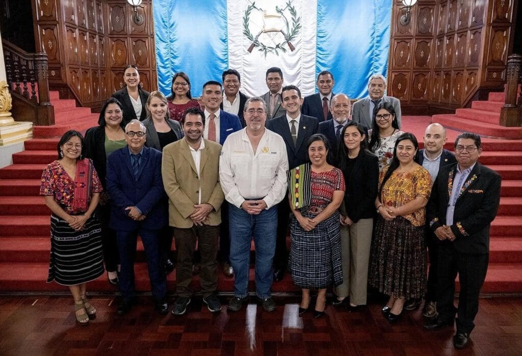 Reunión de gobernadores y gobernadoras con el presidente, Bernardo Arévalo. Foto: Gobierno de Guatemala.