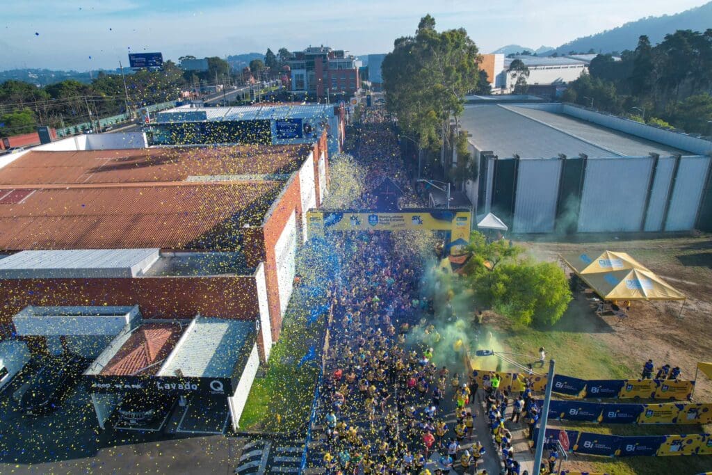Las máquinas de humo y confeti estuvieron a cargo de Rafael Sebastián Castro Herrera. Foto: Sebastián Siero.