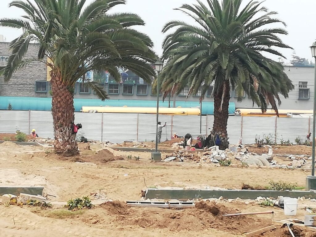 A pesar de que el ministerio de Cultura y Deportes notificó en diciembre 2023 al alcalde Juan Fernando López que no debía intervenir el parque con maquinaria, en los últimos días se ha utilizado para la remodelación. Foto: Mirna Alvarado.