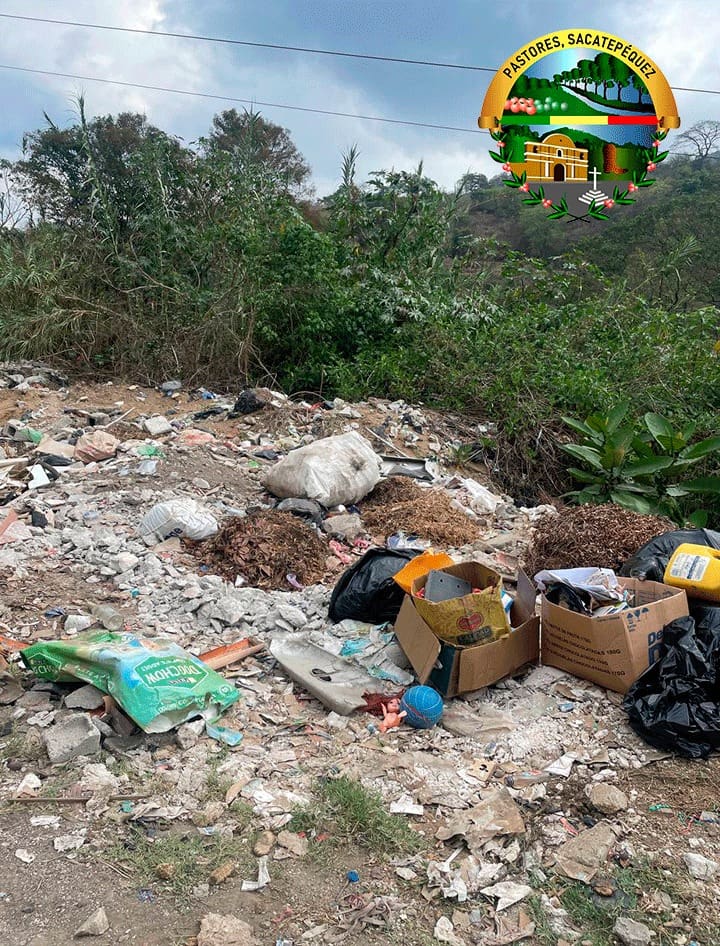 El jueves 29 de mayo de 2024, personal municipal limpió la basura tirada en la Ruta Nacional-14. Foto: Municipalidad de Pastores.