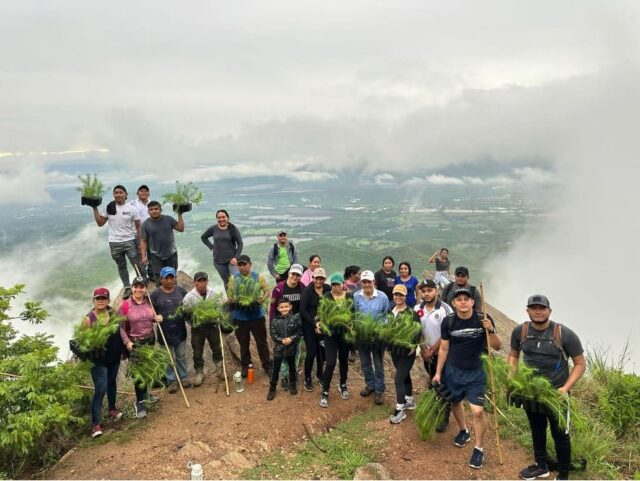 La Comisión de Asuntos Municipales recibió el primer pliego de peticiones de la Mancomunidad del Motagua que aglutina a 21 alcaldes de los 97 municipios que contaminan el río.