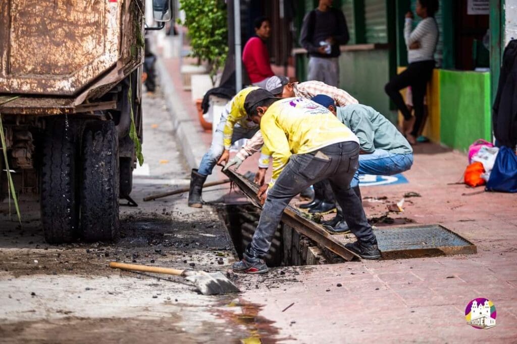 La suspensión del servicio de agua potable, caída de postes del tendido eléctrico y derrumbes fueron solo algunas de dificultades que enfrenta debido a las lluvias y crecidas del río Santa Marta. 