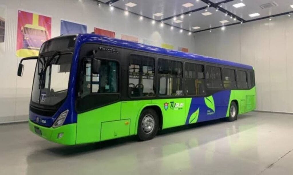 El servicio de transporte cuenta con 69 unidades en funcionamiento que recorren cuatro rutas. Una de estas es la línea 5 con cambios y retrasos desde su anuncio. 