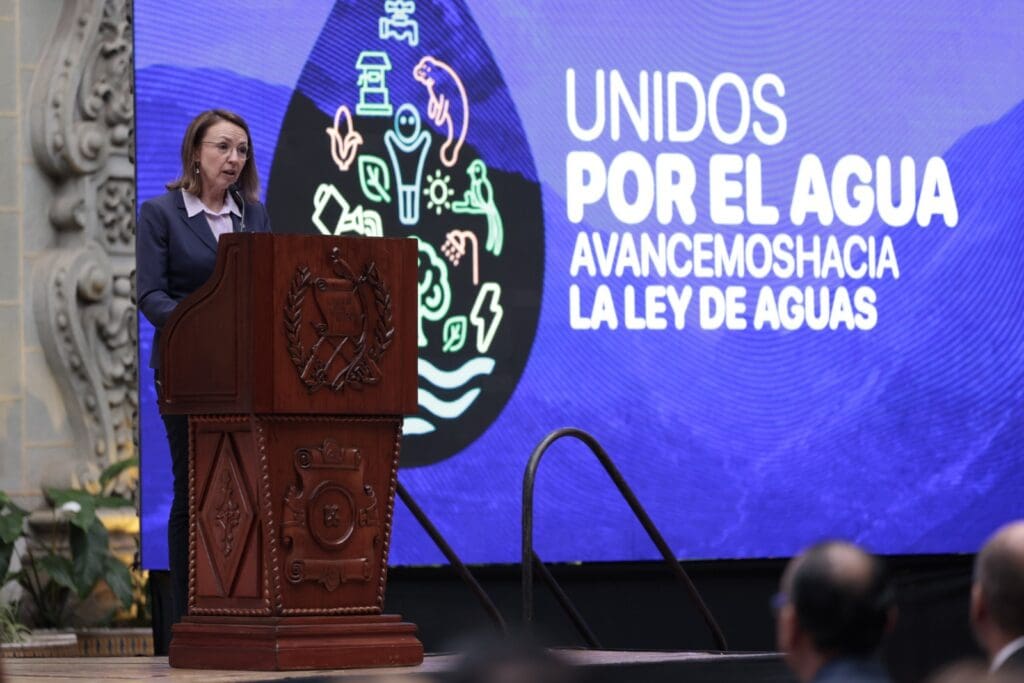 La ministra del MARN dio a conocer la ruta para la creación de la iniciativa de ley. Foto: Gobierno de Guatemala.