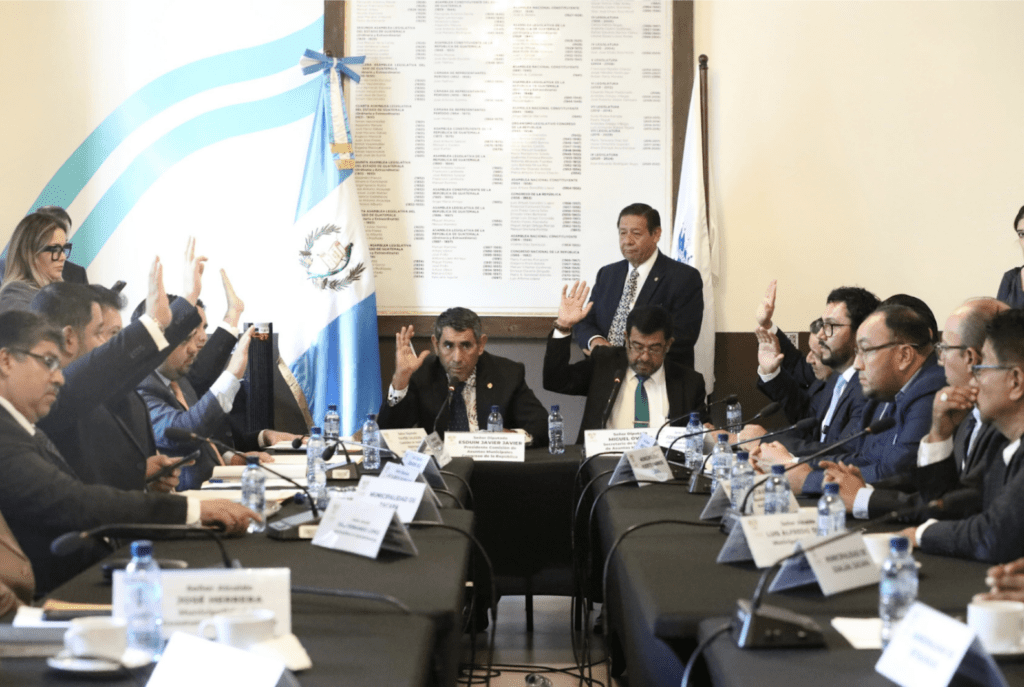 Luego de cuatro sesiones, la Comisión de Asuntos Municipales enviará al pleno la iniciativa para hacer borrón a la deuda de 11 municipalidades.