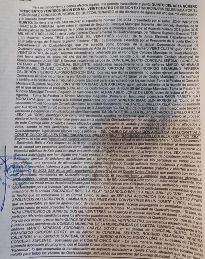 Este es uno de los documentos donde se declara la vacante para el cargo de concejal VI, se puede observar en una vitrina de la secretaria municipal.