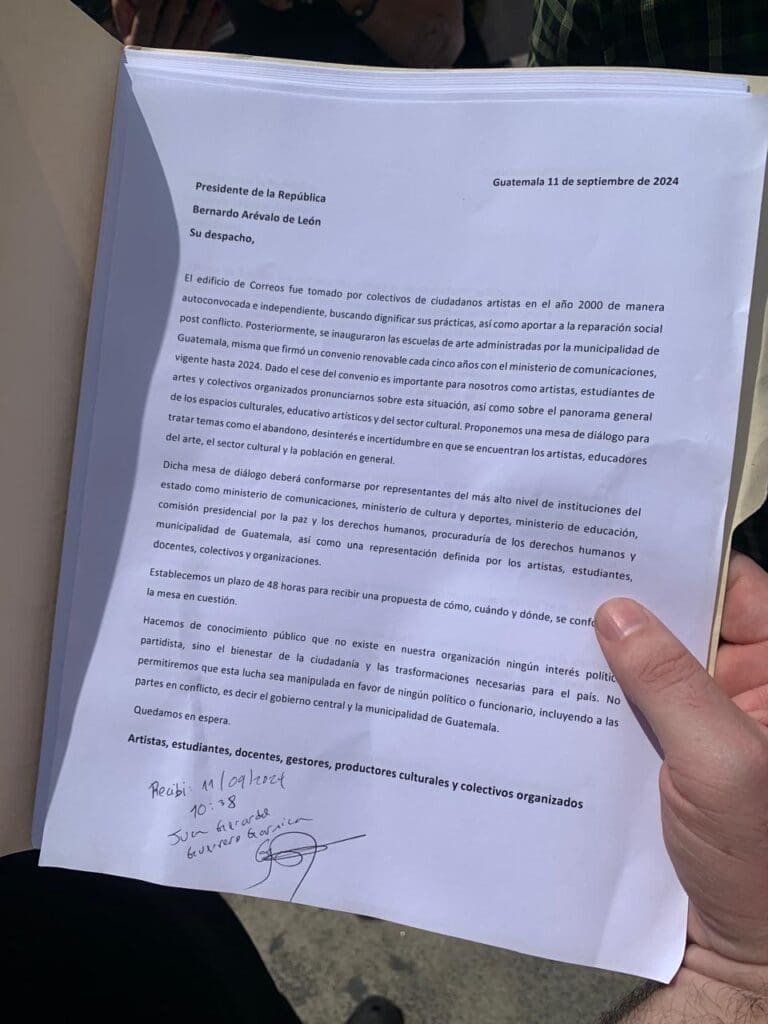 Carta dirigida al presidente Bernárdo Arévalo firmada de recibido por el secretario general de la Presidencia. Créditos: Jimena Porres.