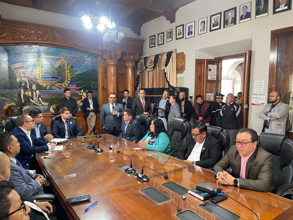 Intentaron integrarse a la sesión de este lunes, pero sus cargos los declararon vacantes. Por eso, hicieron uso de su derecho como ciudadanos de asistir a la sesión, aunque si voz ni voto.