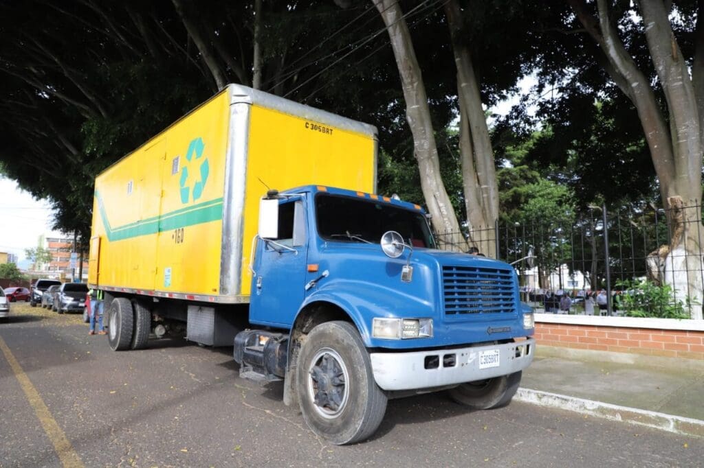 Luego del diálogo entre autoridades de la municipalidad de Guatemala y las Asociaciones de Recolección de Desechos Sólidos logran nuevos acuerdos. El servicio continúa.