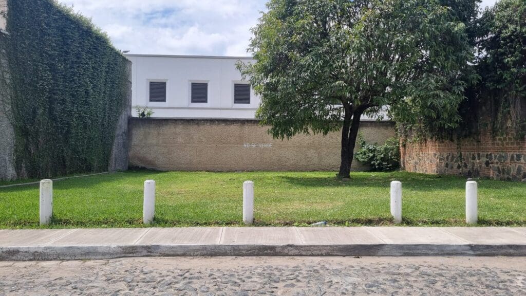 Se trata de un lote para área verde sobre la carretera hacia ciudad vieja, cuyo comprador fue el gerente operativo municipal del anterior alcalde, Víctor Hugo del Pozo Coronado.