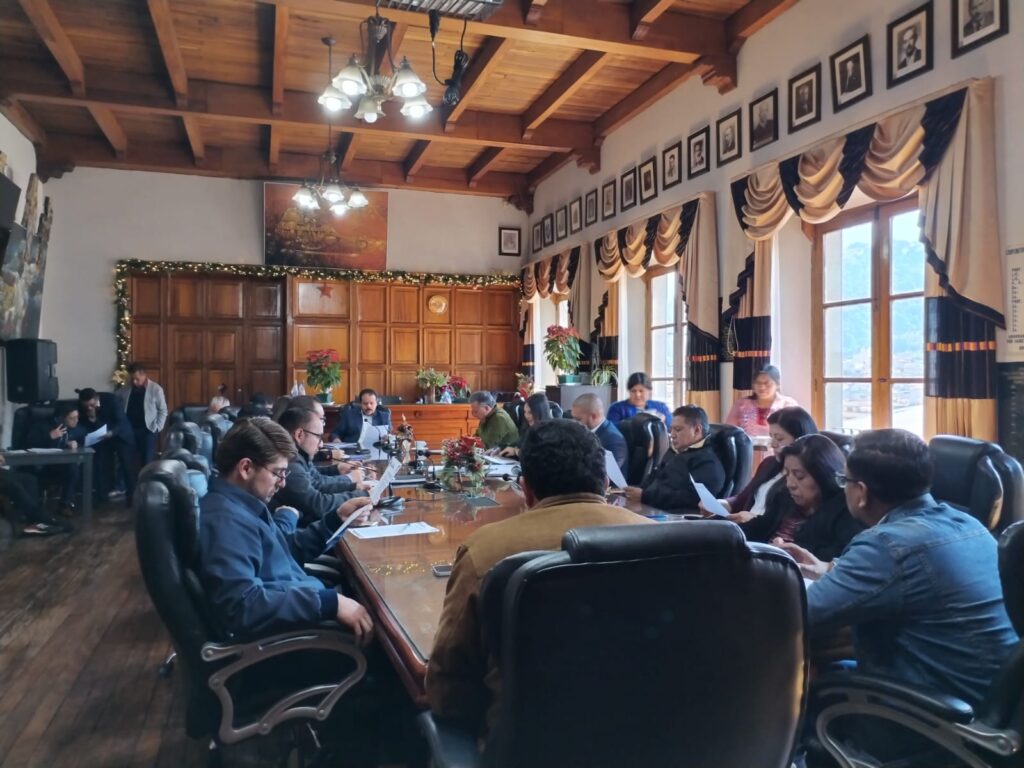 La Corte de Constitucionalidad ordenó continuar el amparo en una sala de la Corte de Apelaciones del Ramo Civil, ya no en la Sala Quinta de Apelaciones. Al cierre de esta nota los concejales de SBX no habían sido notificados.