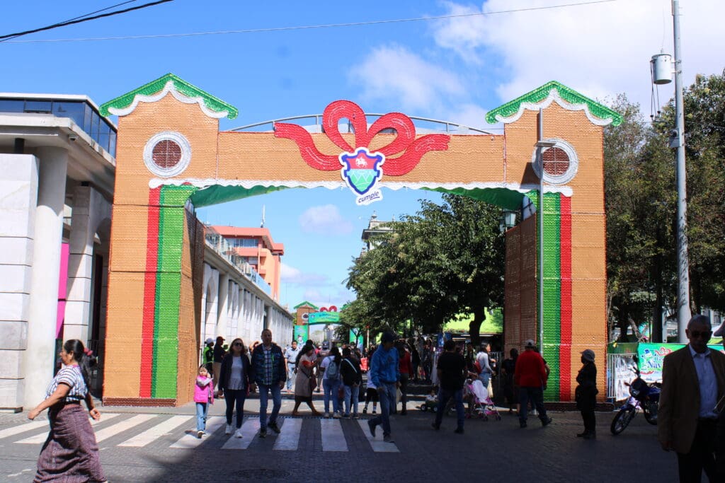Todos los días hasta el 22 de diciembre de 10:00 a 22:00 horas estará abierto en la Plaza Central. La planificación y organización de la actividad le toma diez meses a la alcaldía.
