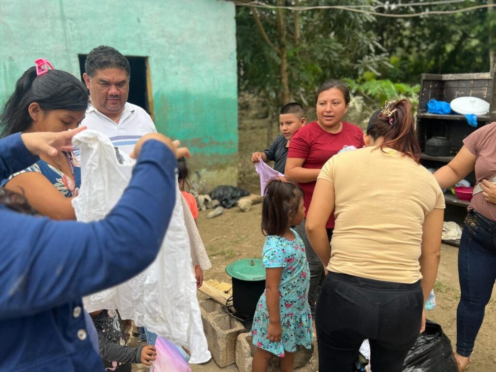 Las alcaldías de Izabal, Petén y Alta Verapaz departamentos se encuentran en alerta máxima y varias activaron su Coordinadora Municipal para la Reducción de Desastres (COEM).