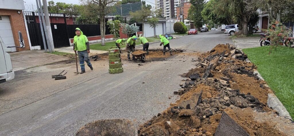 Los CUB comunican las decisiones de la comuna capitalina a los vecinos. Los cocode recogen las necesidades de los vecinos y las comunican al concejo municipal.