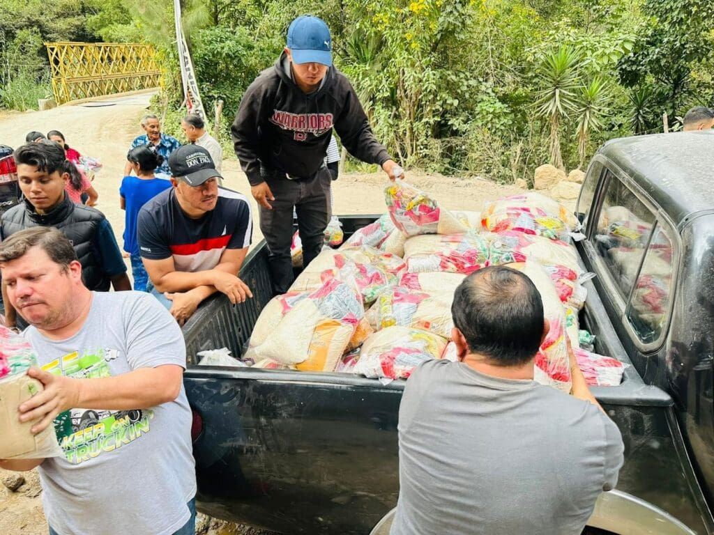 Todas se hicieron al mismo proveedor. Adquirió frijol, aceite, pastas, arroz y avena. El alcalde repartió 12 mil bolsas de alimentos a viudas, madres solteras y adultos mayores. 