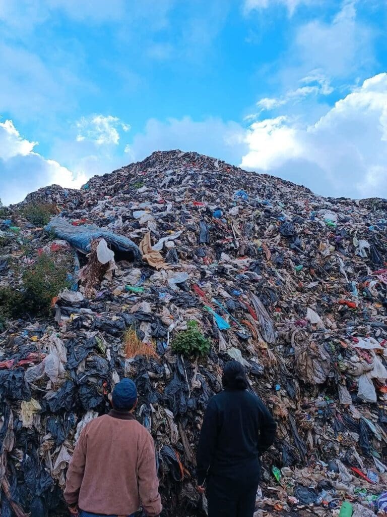 Así luce el vertedero de ubicado en el bosque municipal de San Pedro Sacatepéquez, San Marcos.