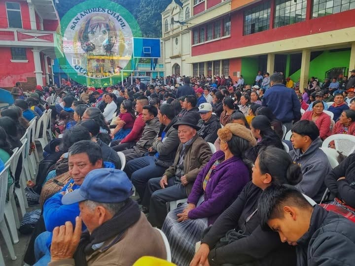 Más de 700 vecinos se reunieron en la cancha polideportiva de San Andrés Chapil, San Pedro, San Marcos, para tratar de buscar una solución al vertedero que se encuentra en el bosque municipal.