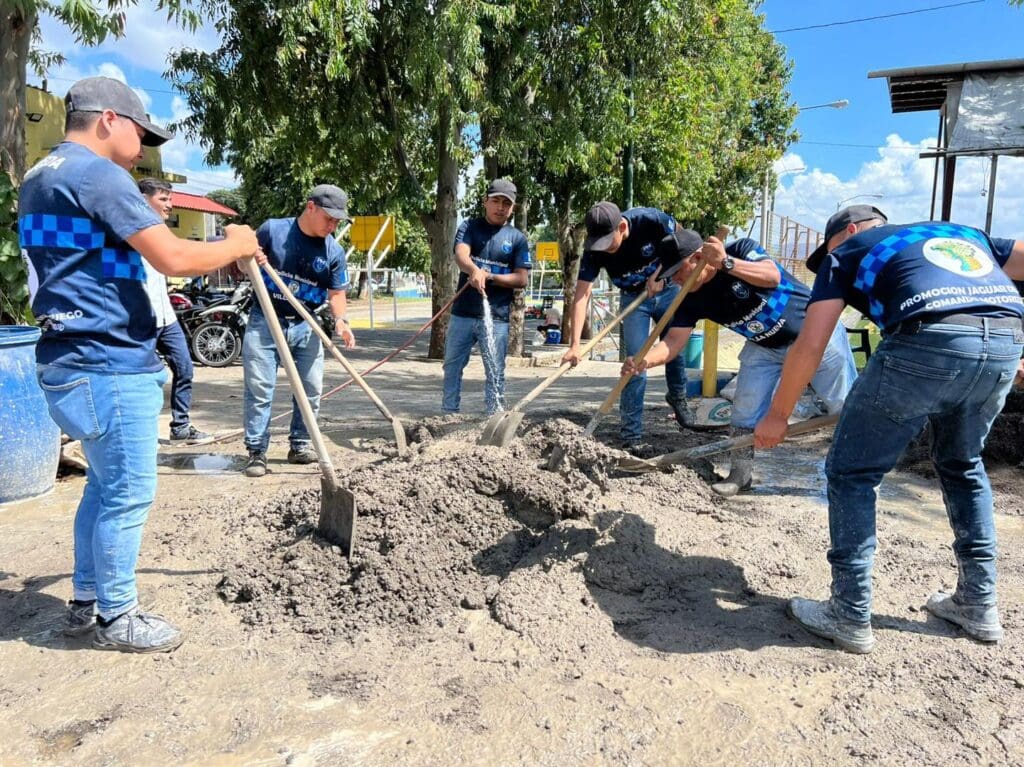 Construcción de un paso peatonal en el perímetro del estadio de Bárcena, zona 3.